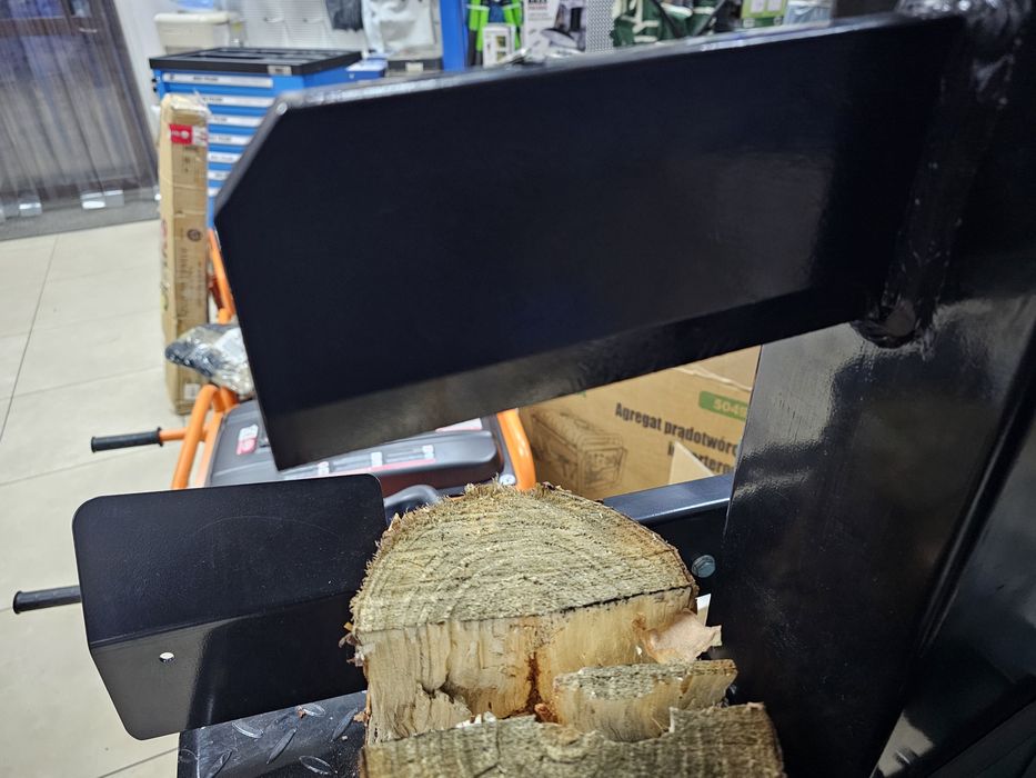 Łuparka do drewna 12T. BASS POLSKA. 5l gw.