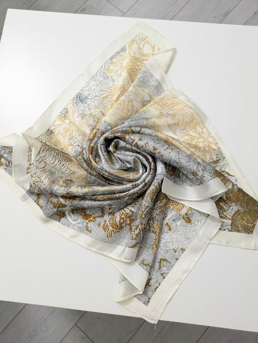 Apaszka old money boho złoty las 70x70 cm