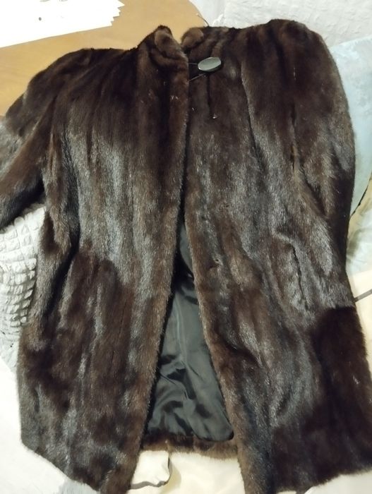 Норкова шуба жіноча