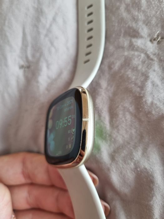Smartwatch Fitbit Sense złoty