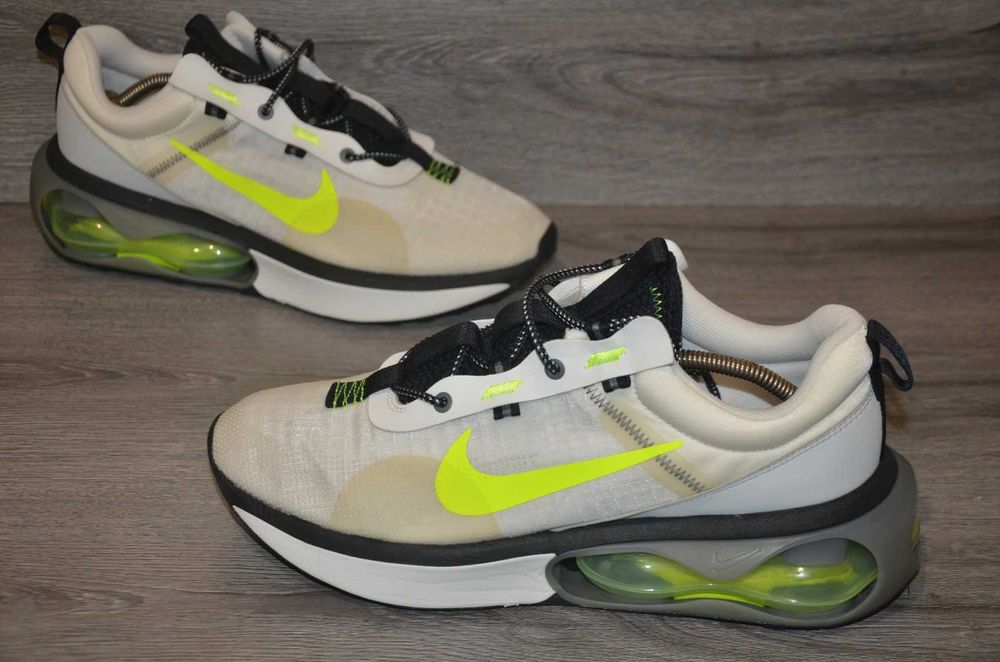 Продам кросівки Фірма Nike Air Max 2021 .