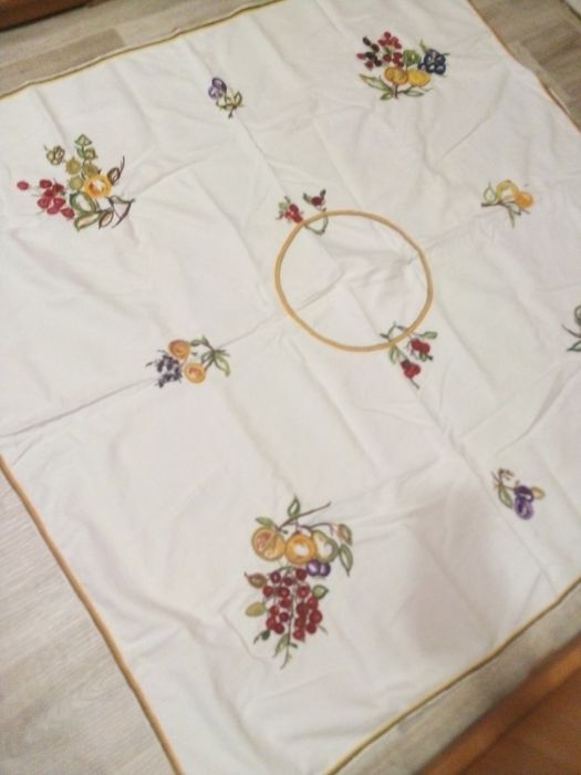 Вышитая скатерть на стол