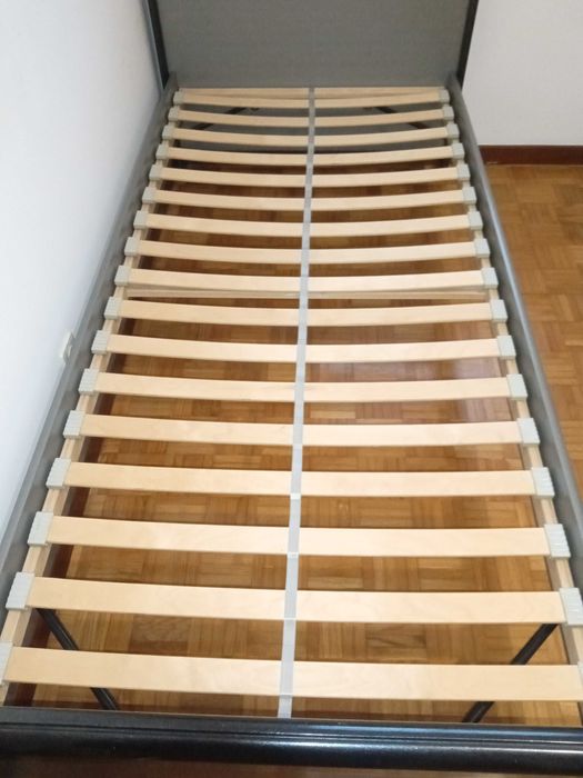 Cama 1 corpo preta e cinza 0,90 x 2 m