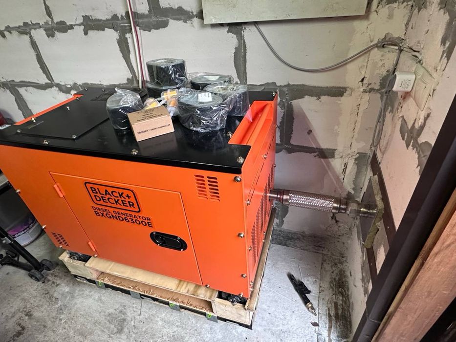 Дизельний генератор Black+Decker BXGND6300E