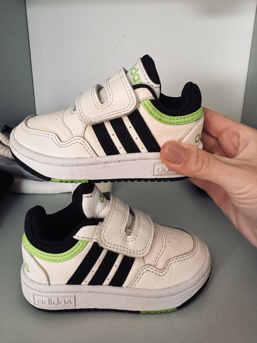 Кросівки Adidas 22 розмір 14.3 устілка