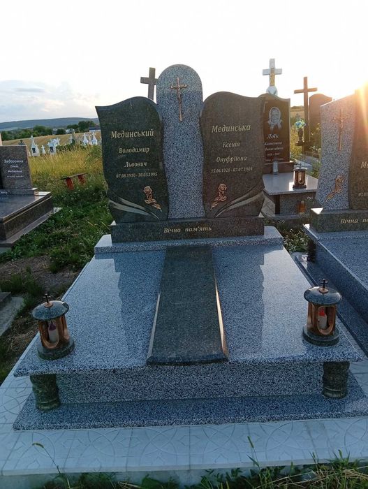 Виготовлення та встановлення пам'ятників. Підняття та вирівнювання пам'ятників. Обкладання могил бруківкою та плиткою.