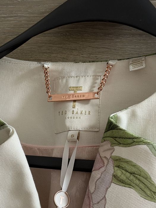 Ціна на сайтах 490$+ (21 000₴+)відам набагато дешевше,нове,ted baker