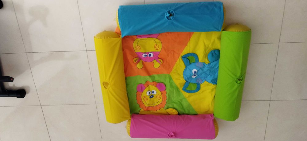 Tapete para Bebé insuflável com 1 m2 e bomba de ar