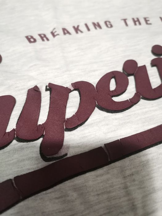 XS Bluzka koszulka t-shirt bluzeczka jasnoszara z brązowym napisem