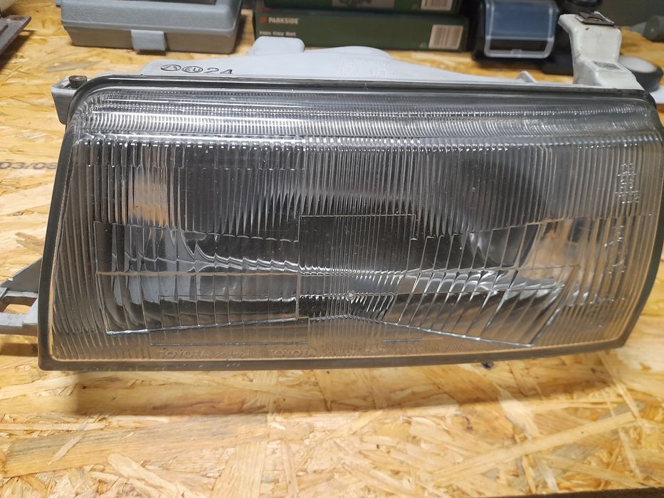 Reflektor, lampa przednia Toyota Carina 2