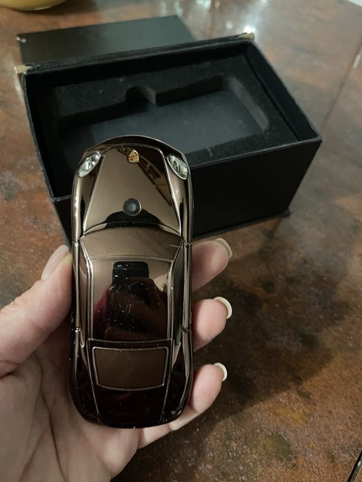 Смартфон Porsche.