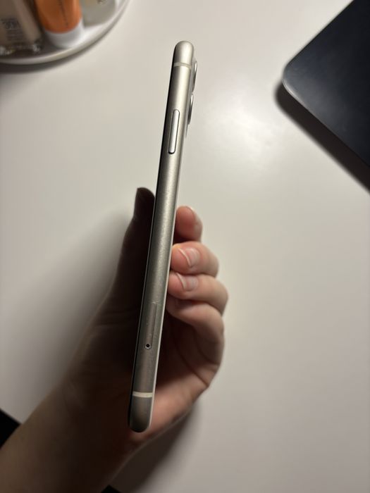 Iphone 11 biały w dobrym stanie