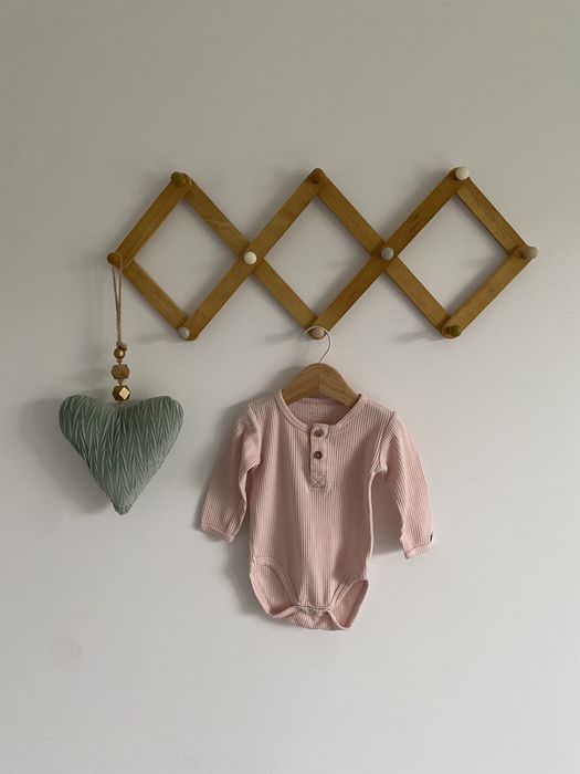 Body hust & claire 62 pudrowy róż prążkowane jak newbie