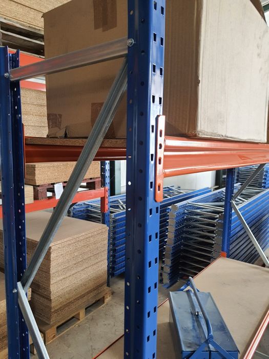 estantes seminovas de arrumação diversa armazém garagem