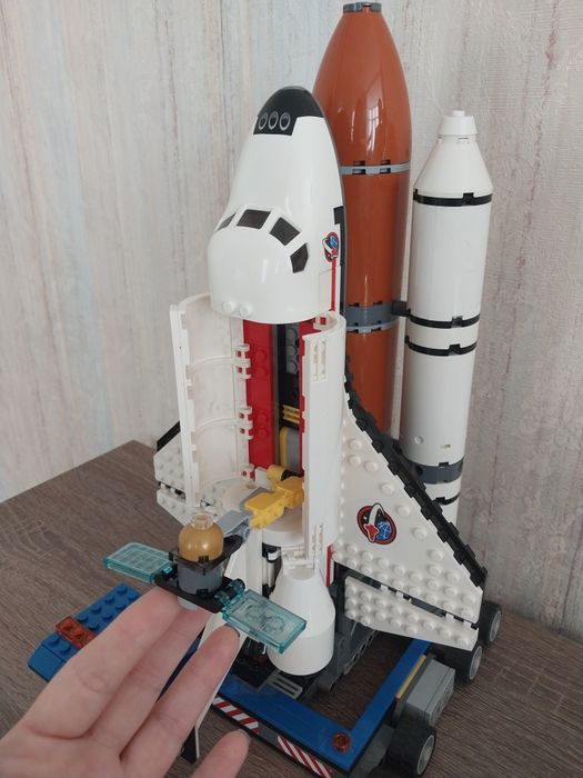 Продам Лего Космопорт