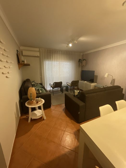 T1 com garagem e piscina para arrendamento anual