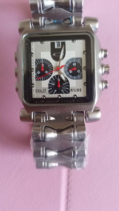 Новий в плівках годинник Oakley minute