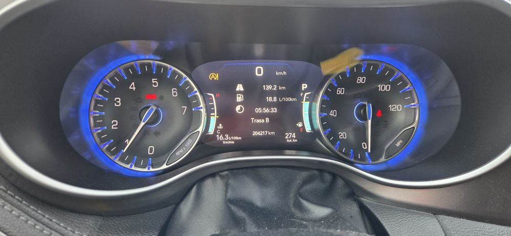 Pacifica limited 2017 z odkurzaczem i monitorami