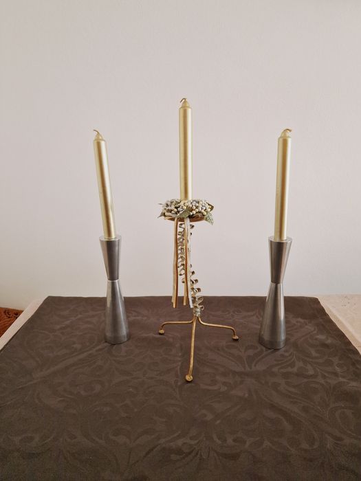 Conjunto 3 Castiçais Vintage com Velas Douradas
