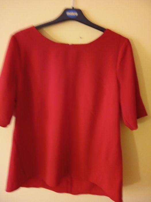 Czerwona bluzka F&F rozmiar 42,,szalik gratis