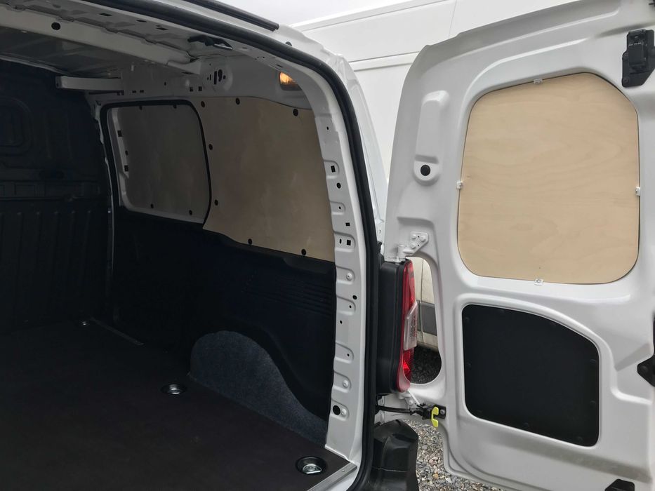 Zabudowa Fiat Doblo L2 ze sklejki