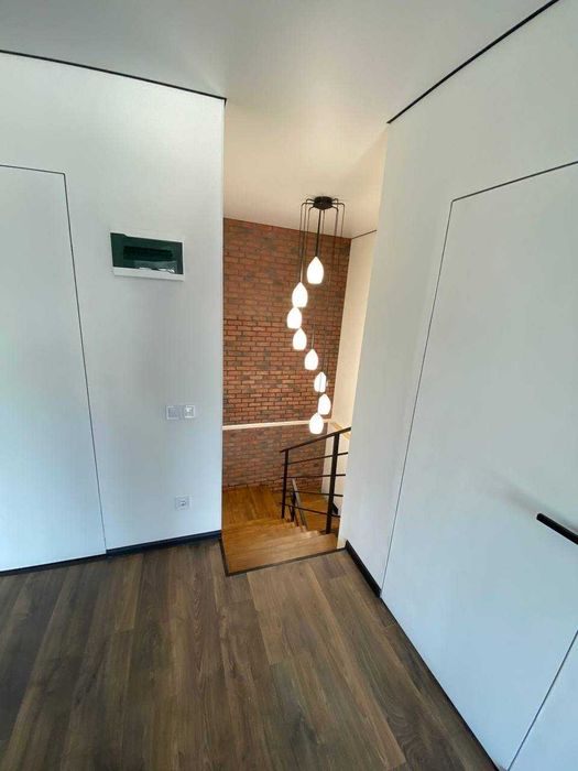 Купите  2этажный 4комнатный дом район Динамо Гагарина Генерала Пушкина