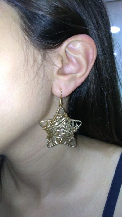 Brincos estrela em banho ouro