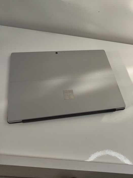 Планшет microsoft surface pro 4/i5 6300u/8 ГБ/SSD 256 ГБ/2К