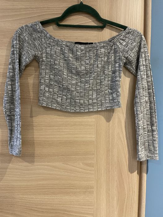 Crop top z firmy Pretty Little Thing