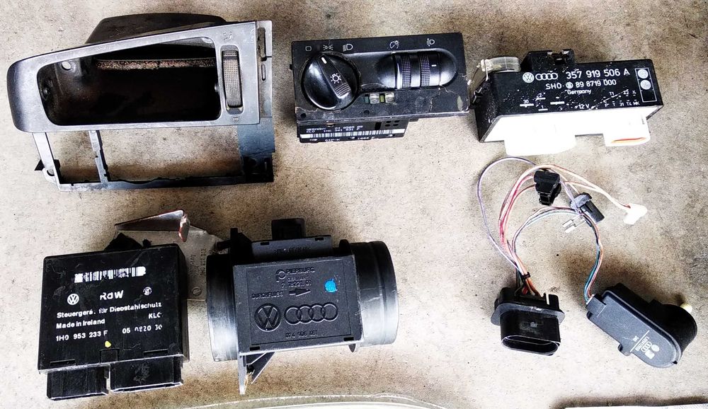 faróis , volante ...  peças  material golf  III  3  /  audi 80  b3 /   ford  transit  tdci