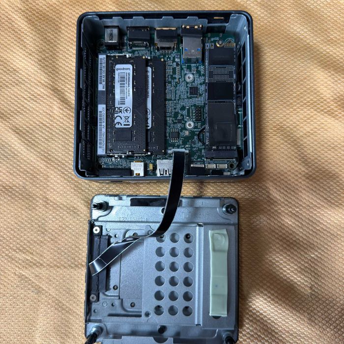 Mini PC Intel NUC10FNH Core i7-10710U 16GB RAM 512GB M.2 (Imaculado)