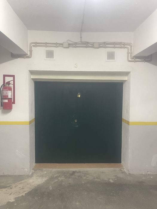 Garagem 13m2 com wc