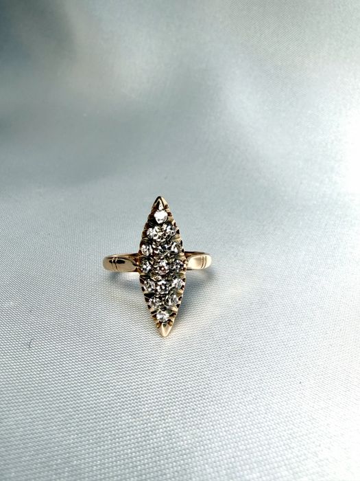 Золота радянська каблучка з діамантами