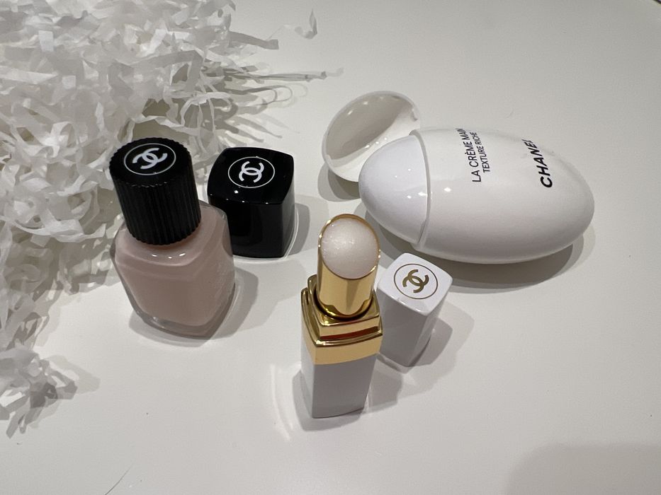 CHANEL крем для рук лак для нігтів бальзам для губ косметичка
