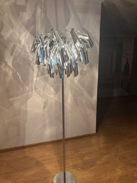 Lampa podłogowa srebrna