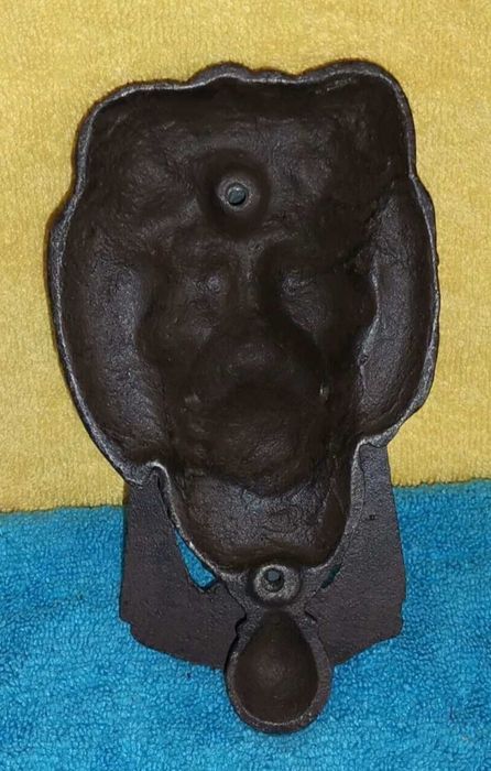 Batente de porta grande com cabeça de leão em ferro fundido