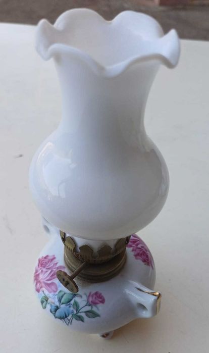 Candeeiro, em porcelana decorativa
