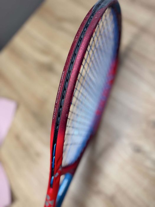 Yonex VCORE 95 Tango Red – rakieta tenisowa L2