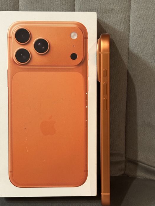 iPhone 17 Pro Max 256 Cosmic Orange