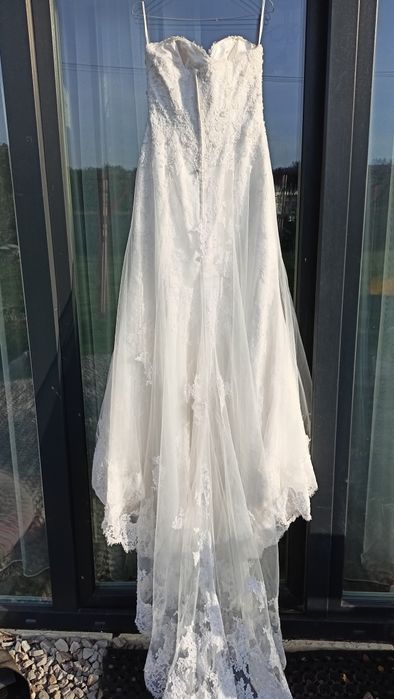 Suknia Madonna koronka perełki długi tren