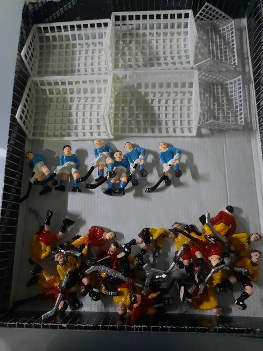 Okey em patins 24 bonecos e 6 balizas