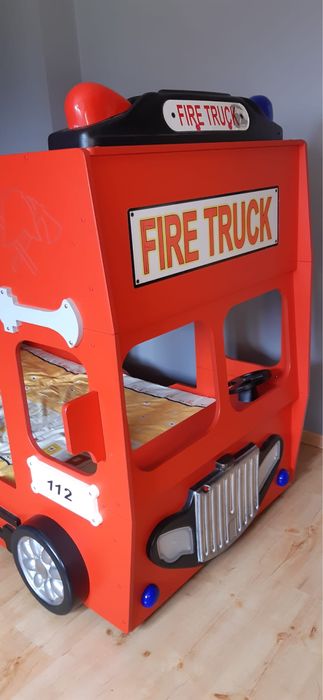 Łóżko piętrowe wóz strażacki