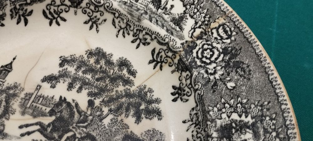 Prato antigo em bom estado