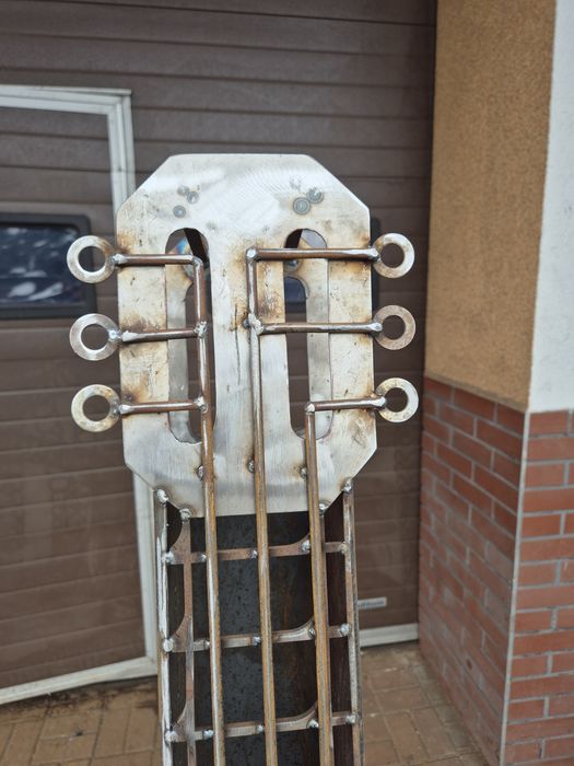 Solidne  ,masywne palenisko -gitara