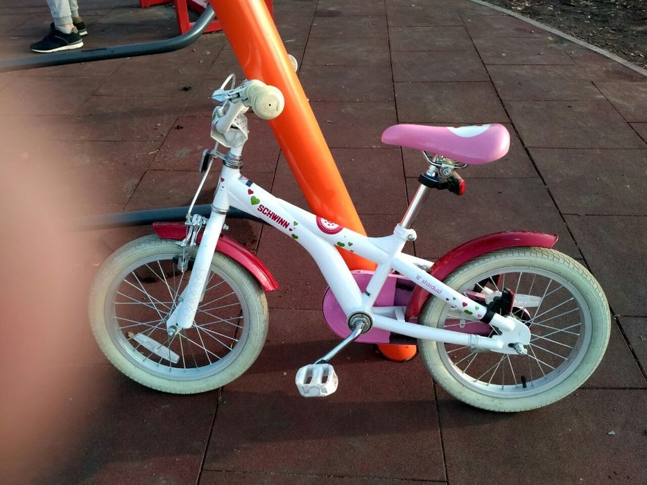 Продам детский велосипед Schwinn колеса 16, есть доп. колеса!!!