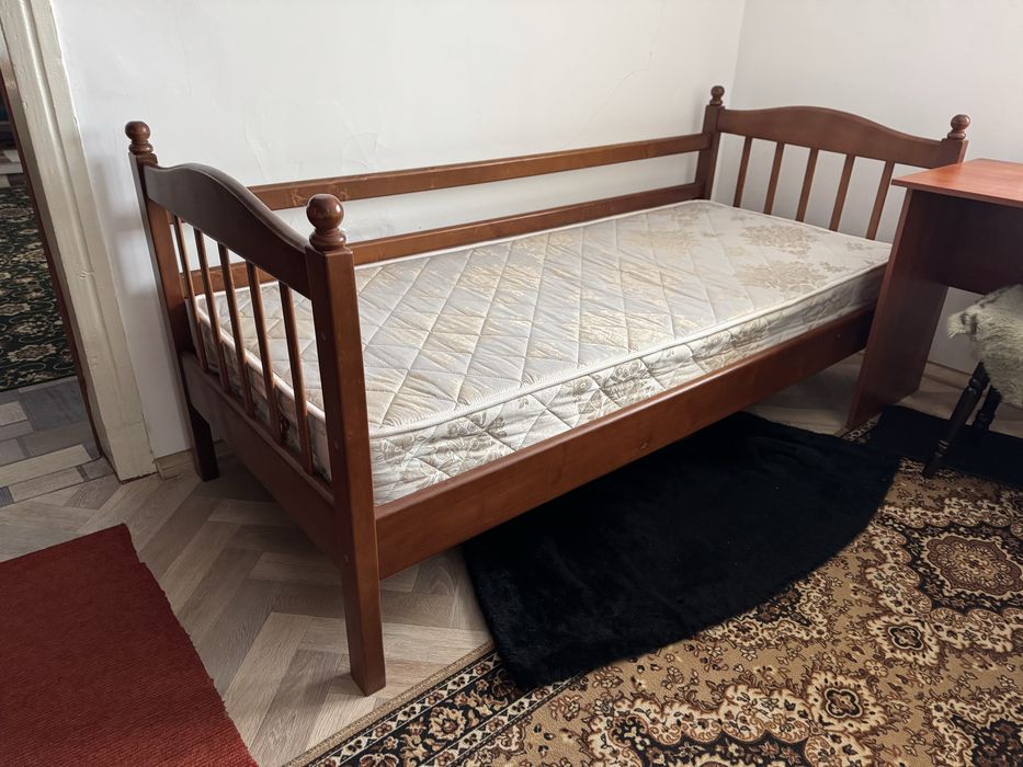 Продам два ліжка можна установити в два яруси деревяні вживані