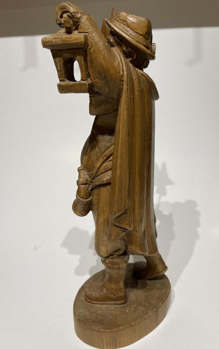 Rzezba z drewna figurka drewniana
