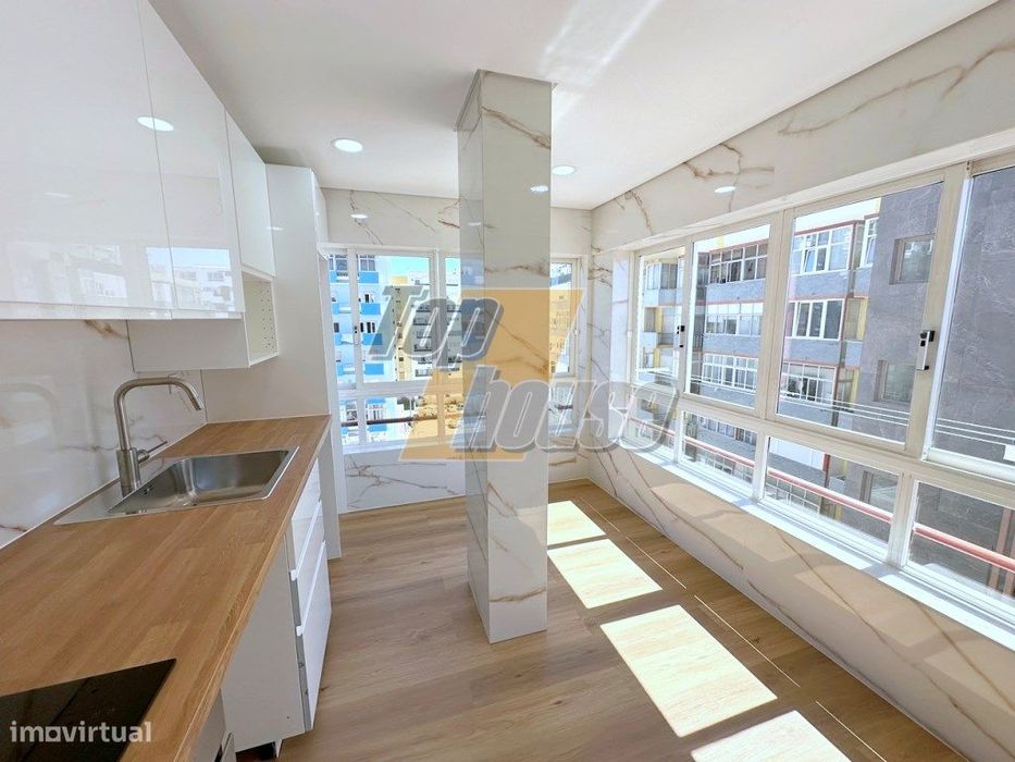 Apartamento T2 totalmente remodelado Costa de Caparica