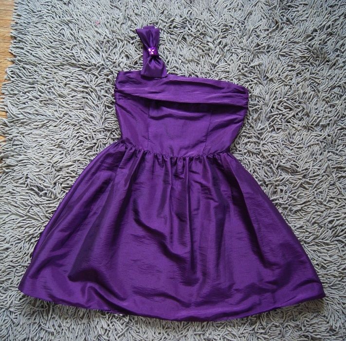 Elegancka Sukienka r.S/M rozkloszowana