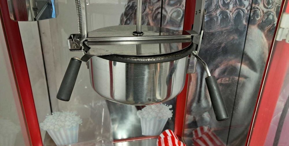 Máquina de pipocas com carrinho